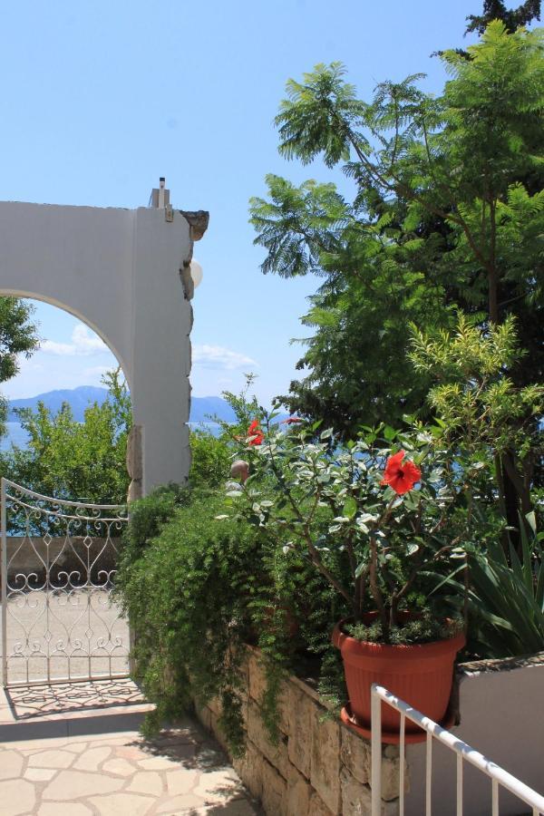 Apartments By The Sea Brist, Makarska - 505 Podaca Exteriör bild